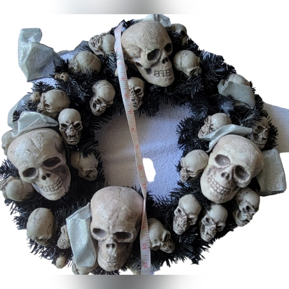 Skull Wreath Decoration Door Hanging TabletopCelebration Decor! Halloween goth - Picture 3 of 10